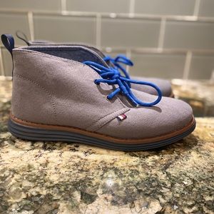 Boys Tommy Hilfiger grey dress shoes, Sz 5